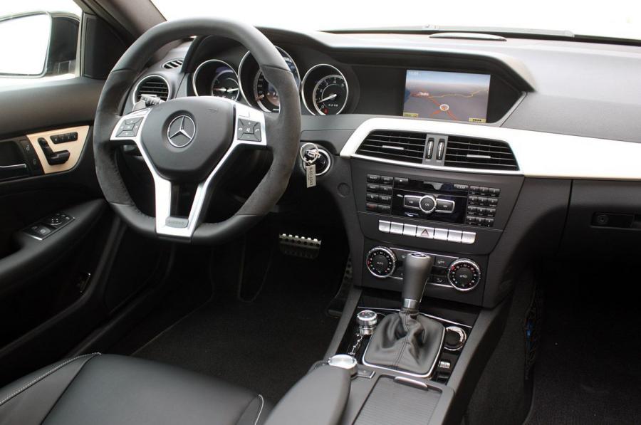  Mercedes-Benz C63 AMG Coupe 2012 года  (фото 53 из 113)